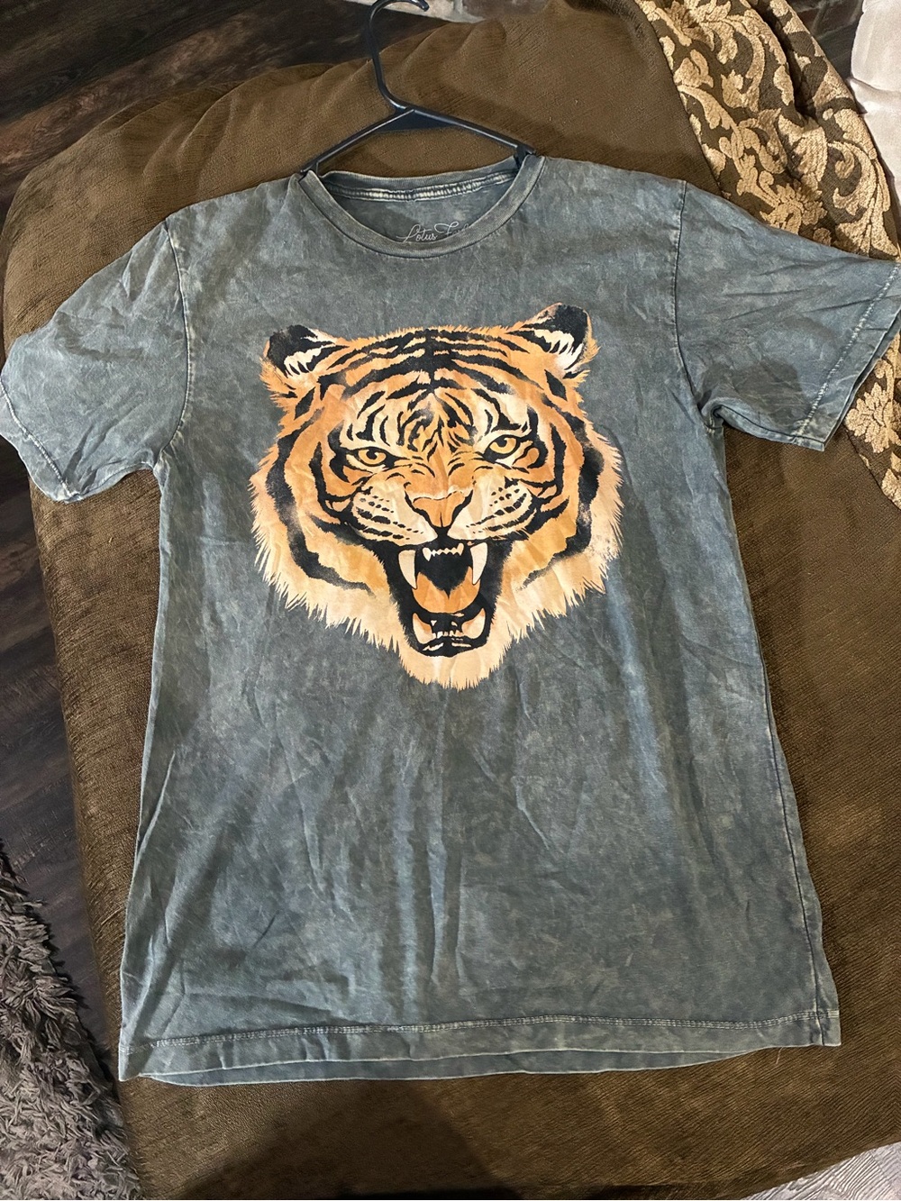 Lotus Fashion Los AngelesTiger Graphic Tee Acid Wash Gray 100% Cotton Size Small